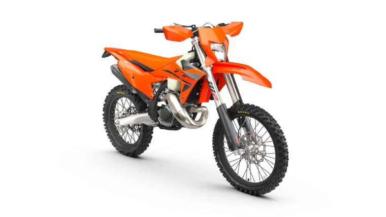 KTM-150-EXC-2025-estudio1
