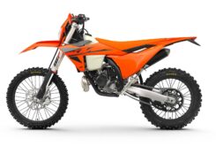 KTM 150 EXC 2025 estudio2