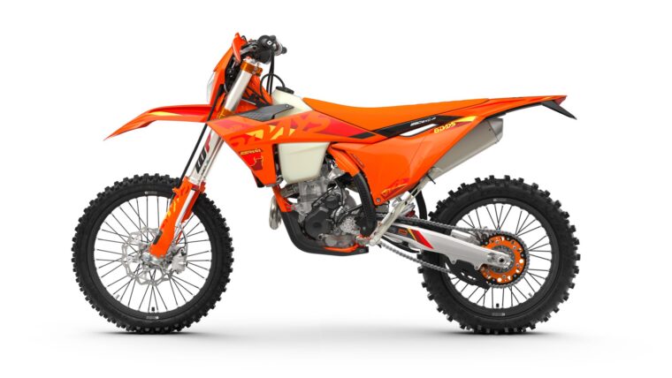 KTM-250-EXC-F-Six-Days-2025-estudio2