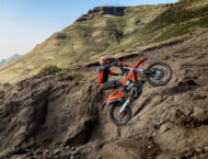 KTM 350 EXC-F 2025 9 KTM 350 EXC F 2025 accion1