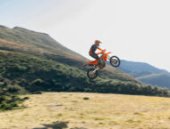 KTM 350 EXC-F 2025 6 KTM 350 EXC F 2025 accion2