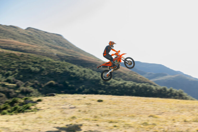 KTM-350-EXC-F-2025-accion2