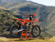 KTM 350 EXC-F 2025 5 KTM 350 EXC F 2025 accion3