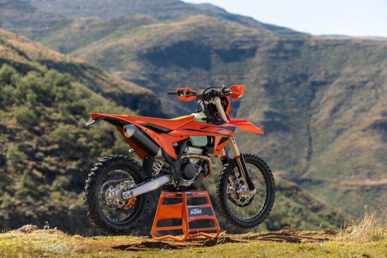 KTM-350-EXC-F-2025-accion3