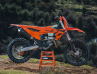 KTM 350 EXC-F 2025 3 KTM 350 EXC F 2025 accion5