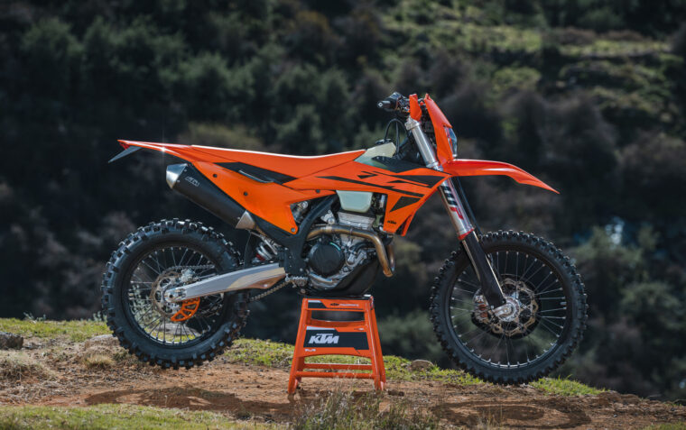 KTM 350 EXC-F 2025 2 KTM 350 EXC F 2025 accion5