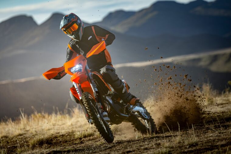 KTM-350-EXC-F-2025-accion6