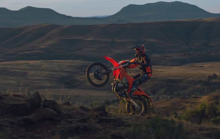 KTM-350-EXC-F-2025-accion7