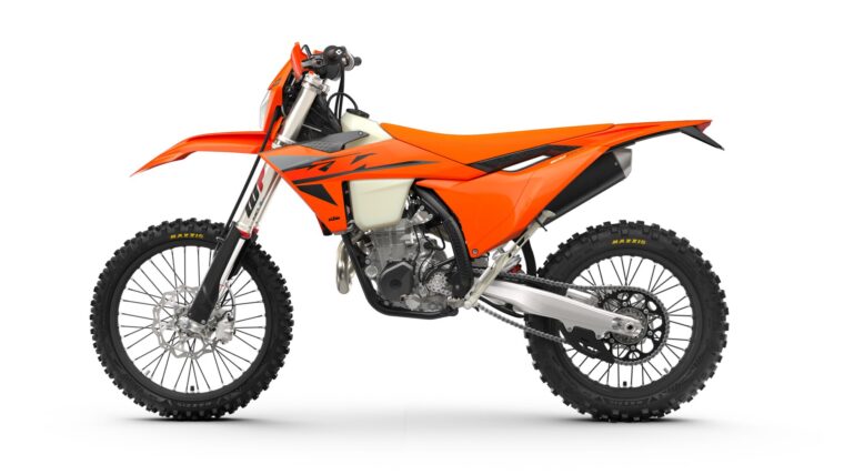 KTM-500-EXC-F-2025-estudio2