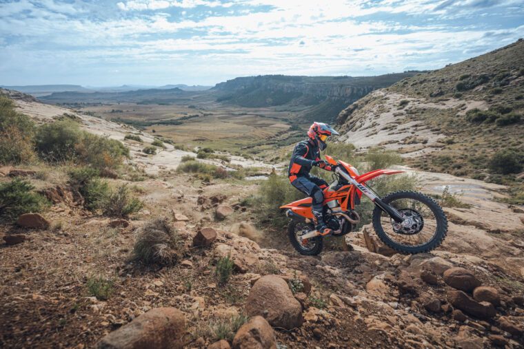 KTM EXC F 2025 accion1