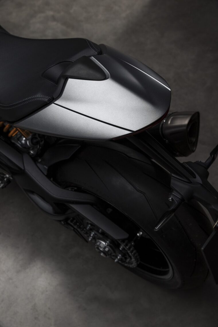 Triumph-Speed-Triple-1200-RR-Breitling-Limited-Edition-2024-15