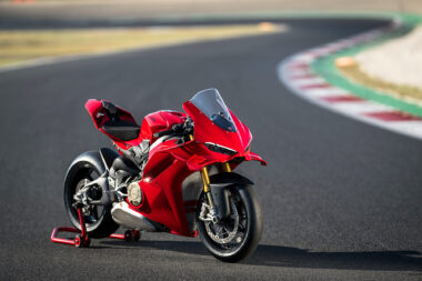 Ducati Panigale V4 S 2025 estaticas8