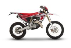 Fantic XE125 2025 estudio6