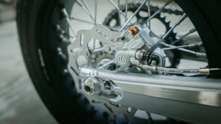 Husqvarna-FS-450-2025-detalles18