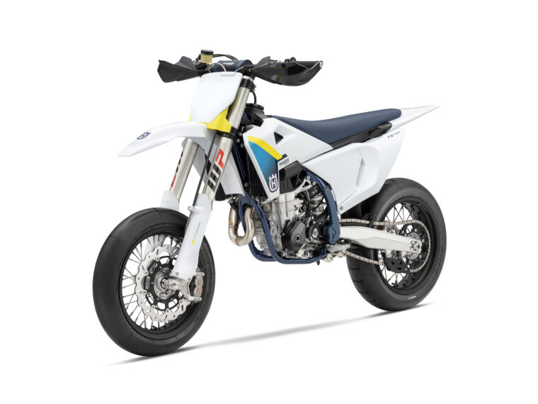 Husqvarna-FS-450-2025-estudio6