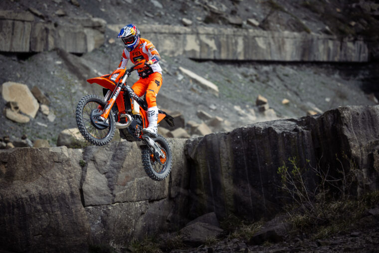 KTM-300-EXC-Hardenduro-2025-accion11