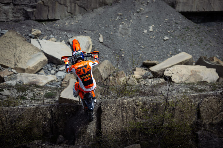 KTM-300-EXC-Hardenduro-2025-accion12