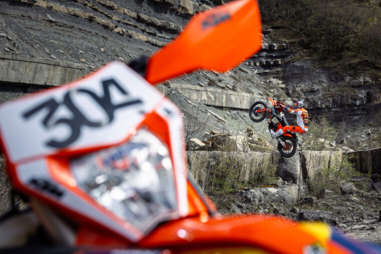 KTM-300-EXC-Hardenduro-2025-accion13