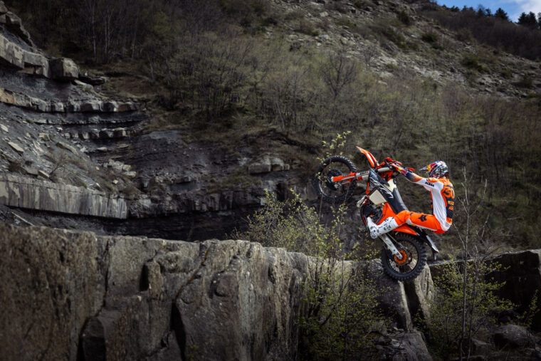 KTM-300-EXC-Hardenduro-2025-accion15