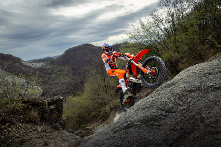 KTM-300-EXC-Hardenduro-2025-accion18