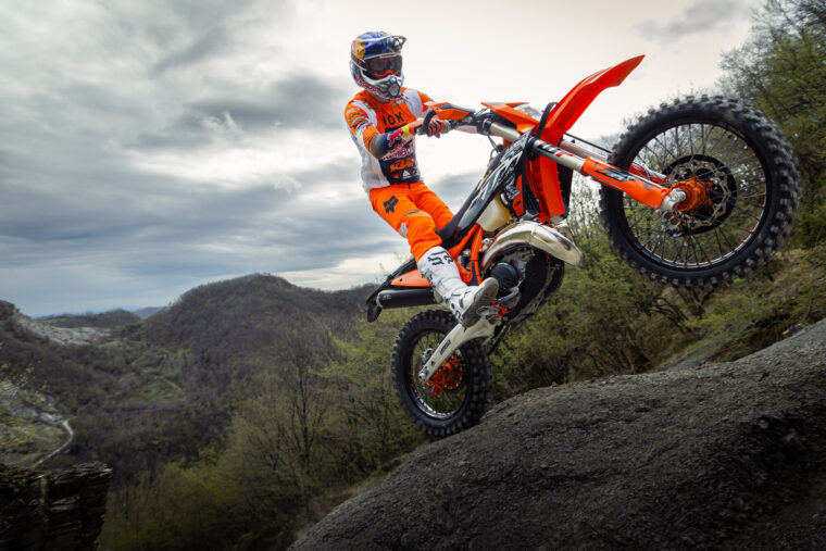 KTM-300-EXC-Hardenduro-2025-accion20