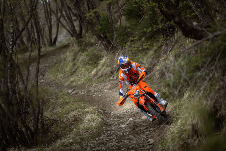 KTM-300-EXC-Hardenduro-2025-accion21