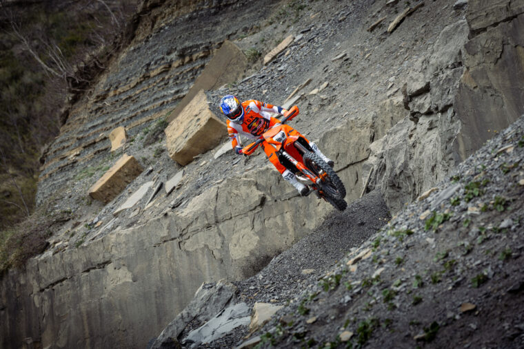 KTM-300-EXC-Hardenduro-2025-accion4