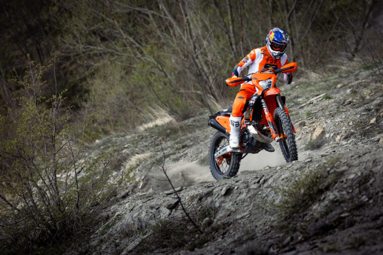 KTM-300-EXC-Hardenduro-2025-accion5