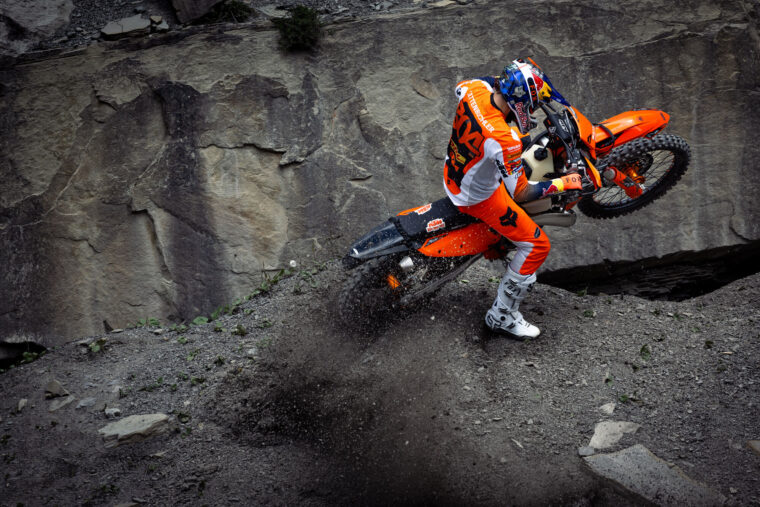 KTM-300-EXC-Hardenduro-2025-accion6