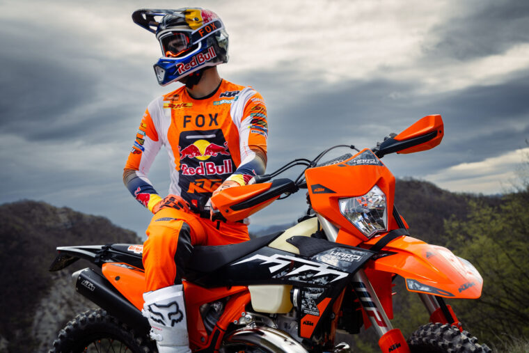 KTM-300-EXC-Hardenduro-2025-estaticas3