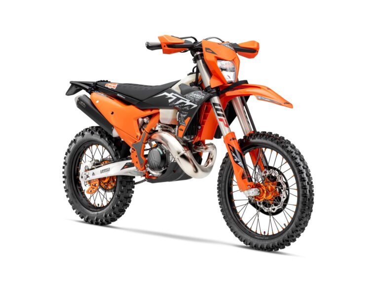KTM-300-EXC-Hardenduro-2025-estudio1