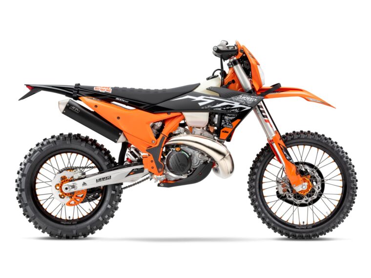 KTM 300 EXC Hardenduro 2025 estudio4