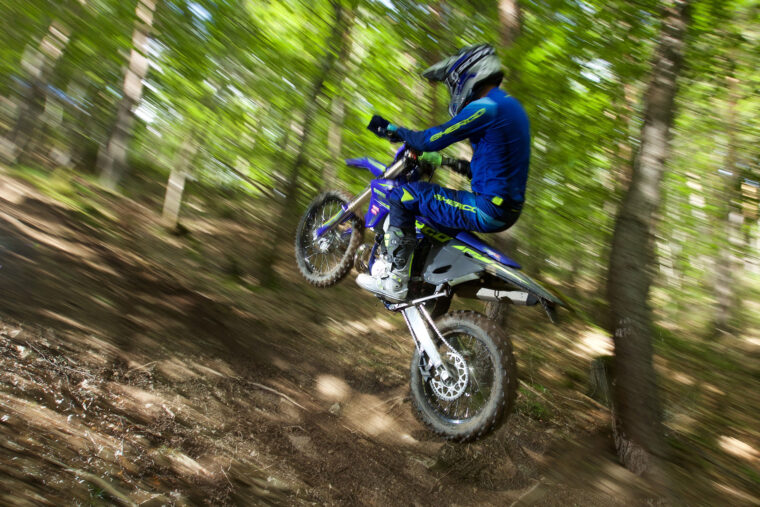Sherco-enduro-Factory-2T-2025-accion1