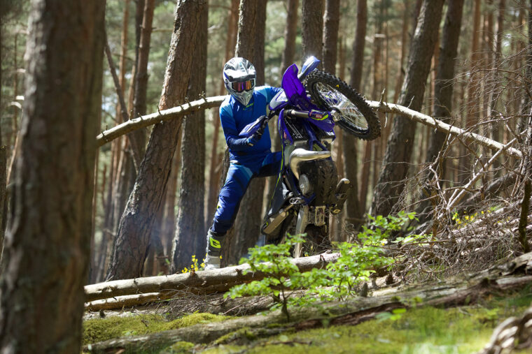 Sherco-enduro-Factory-2T-2025-accion3