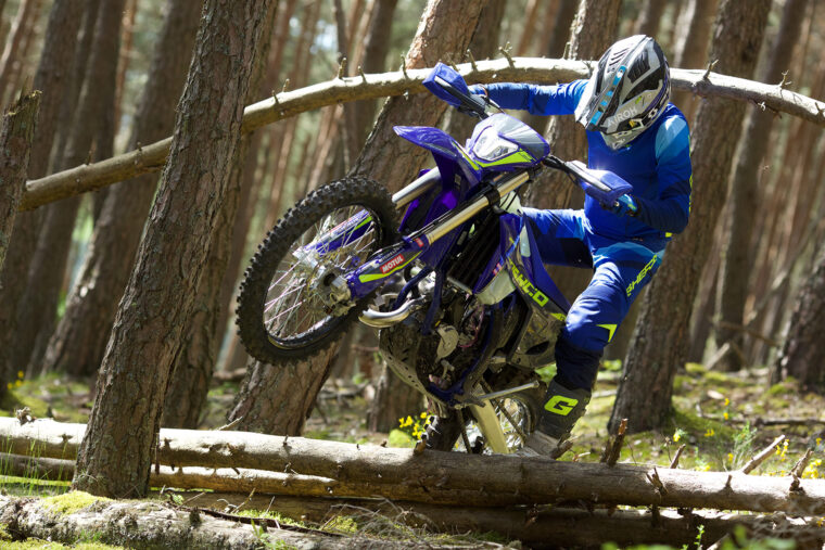 Sherco-enduro-Factory-2T-2025-accion7