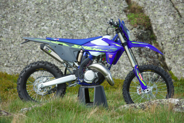 Sherco-enduro-Factory-2T-2025-estaticas11