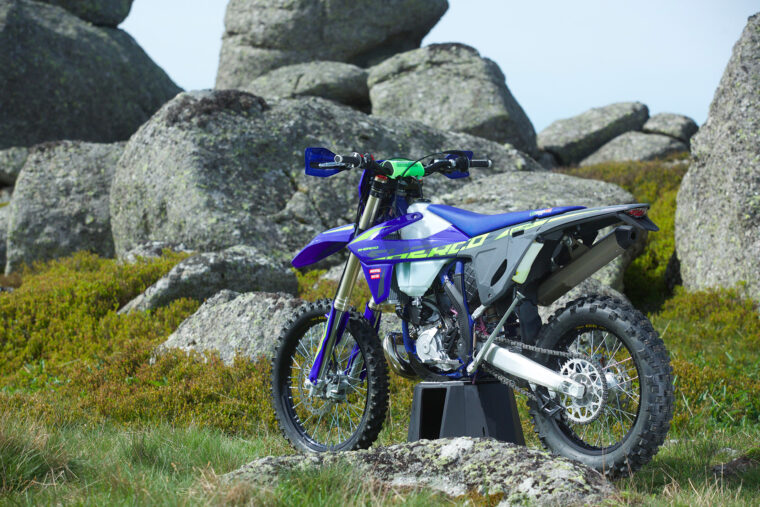 Sherco-enduro-Factory-2T-2025-estaticas3