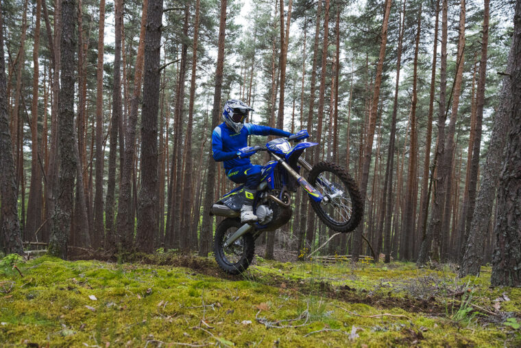 Sherco-enduro-Factory-4T-2025-accion10