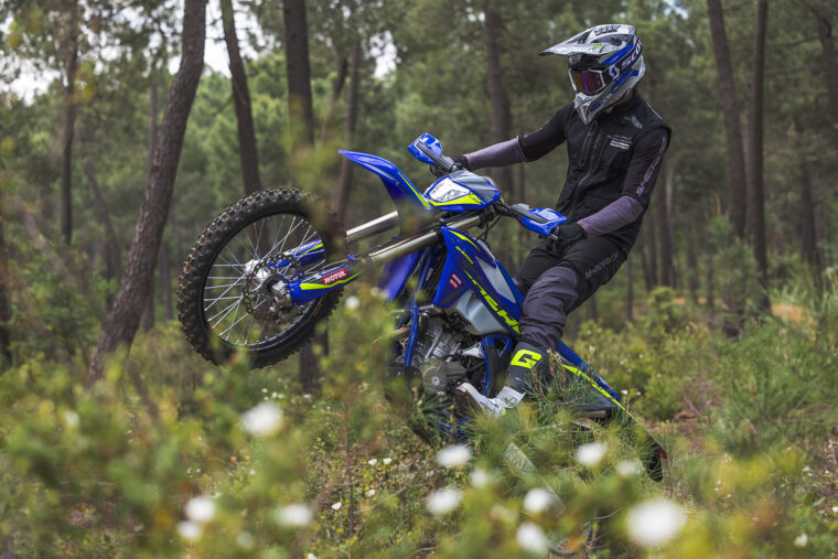 Sherco-enduro-Factory-4T-2025-accion3