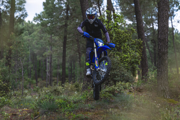 Sherco-enduro-Factory-4T-2025-accion4