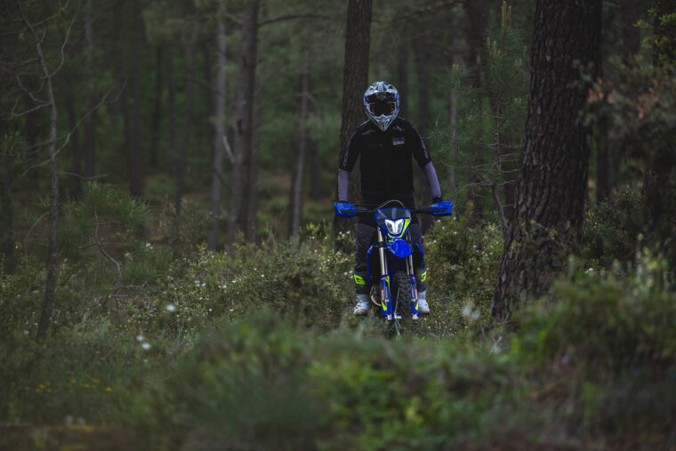 Sherco-enduro-Factory-4T-2025-accion6