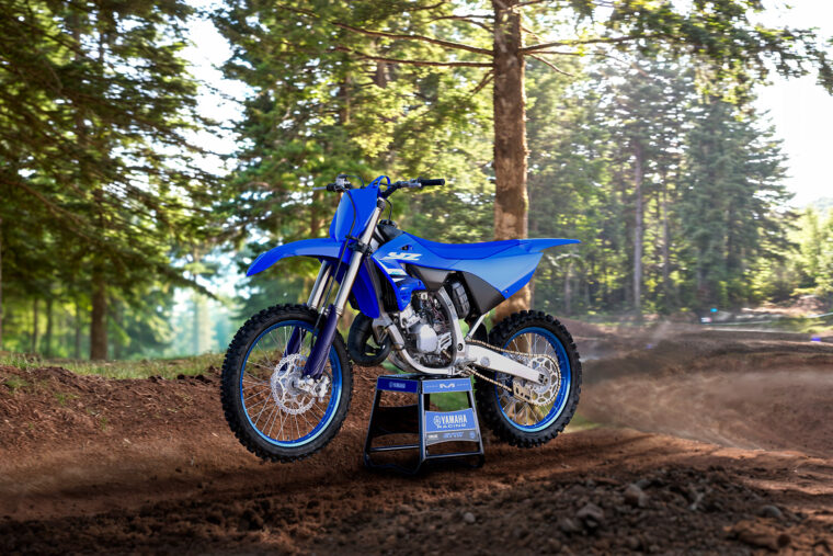 Yamaha-YZ125-2025-accion2