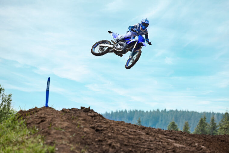 Yamaha-YZ125-2025-accion7