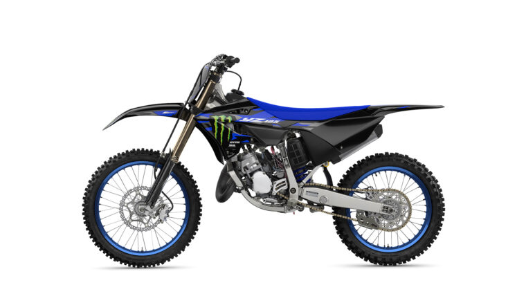 Yamaha-YZ125-Monster-Energy-2025-estudio3