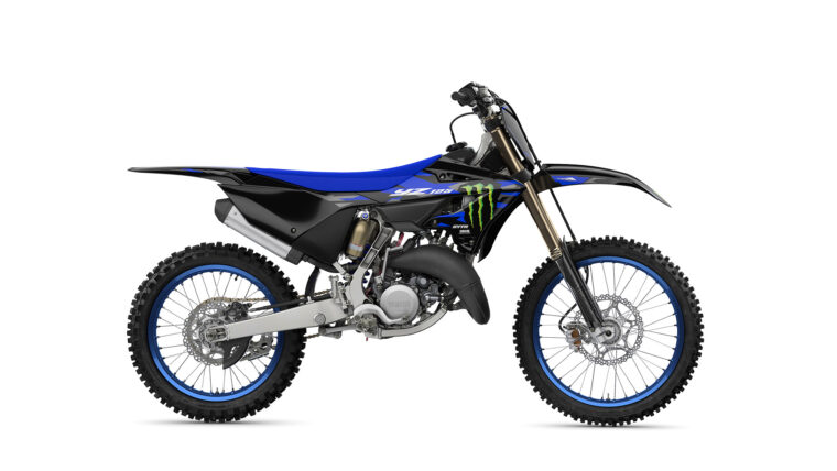 Yamaha-YZ125-Monster-Energy-2025-estudio5