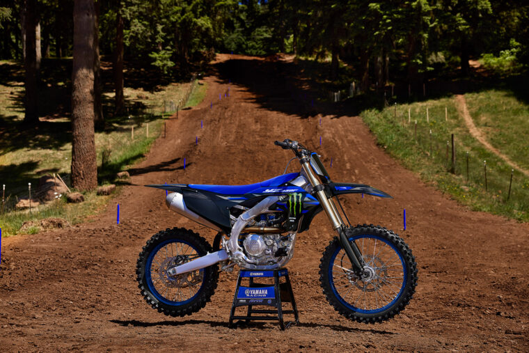 Yamaha YZ450F Monster Energy 2025 accion13
