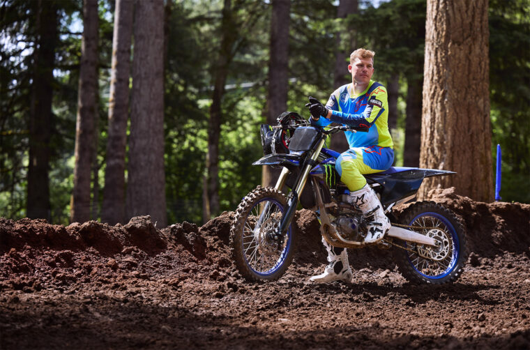 Yamaha-YZ450F-Monster-Energy-2025-accion14