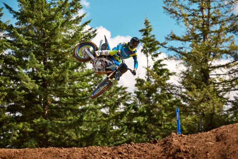 Yamaha-YZ450F-Monster-Energy-2025-accion19