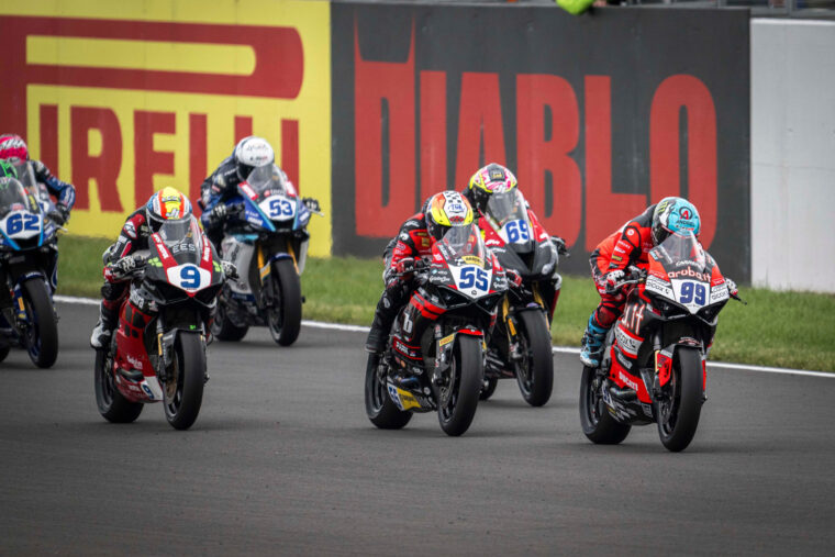 huertas-doblete-donington-podio-historico-navarro (1)