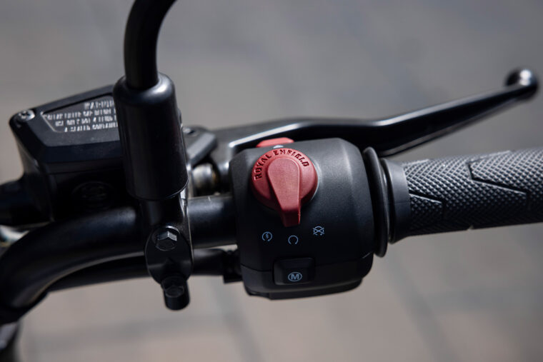 royal-enfield-guerrilla-450-2024-detalles - 11